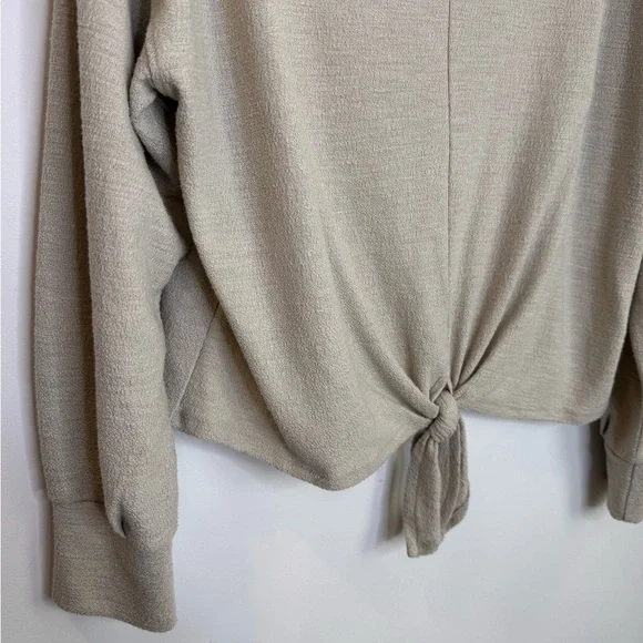 H&M light beige dolmen sleeve tie front top size medium - Picture 4 of 6